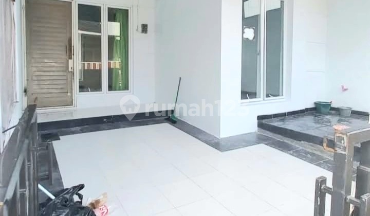 Ready-to-Occupy Home, Graha Timur, Strategic Central City Location. 2