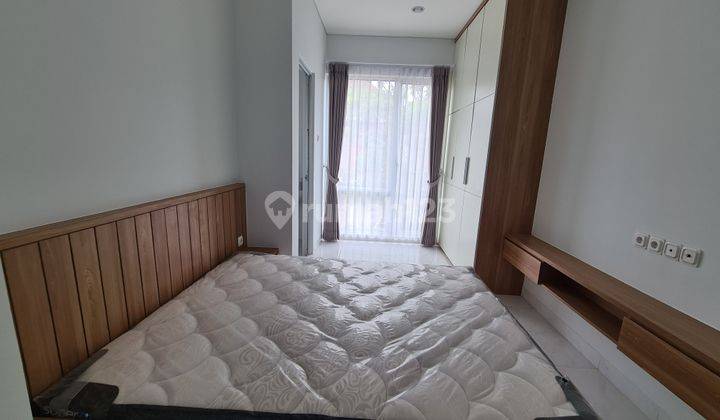 Rumah 2 Lantai Bagus Furnished di Zuma At Malibu, Tangerang 1