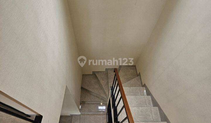 Rumah 2 Lantai Bagus Semi Furnished di Balaraja, Tangerang 2