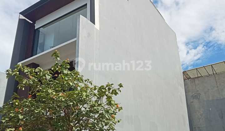 Rumah Bagus SHM di Permata Buana 2