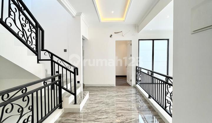 Rumah 4 Lantai Bagus Unfurnished SHM di Cluster Onyx Alam Sutera, Tangerang, Banten, Tangerang