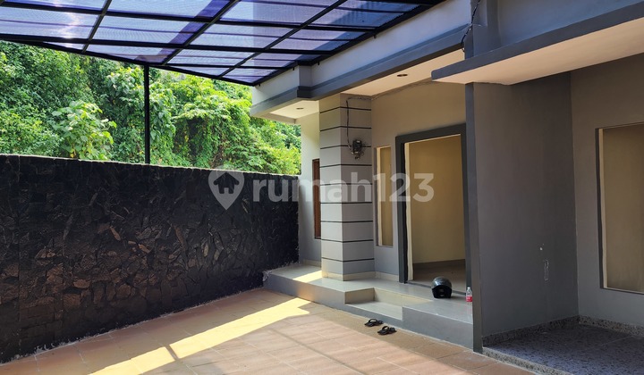For sale, Serpong Park house, fully renovated, neat, ready to occupy, Certificate of Ownership (SHM). 2