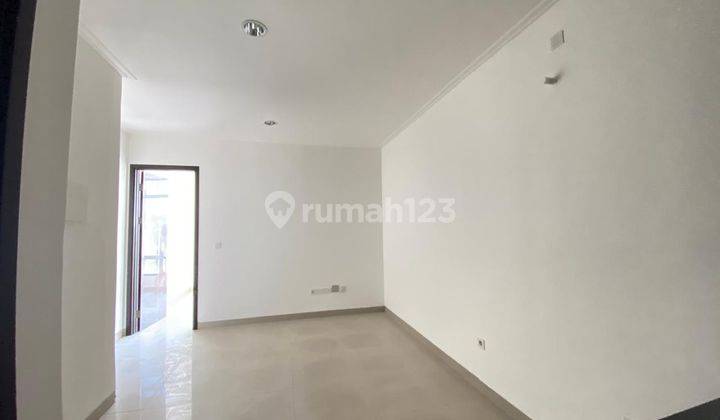Disewan Rumah 3 Lantai Di Green Royal  2