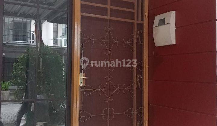 Rumah dua lantaii murah di sewakan green lake city jakarta 1