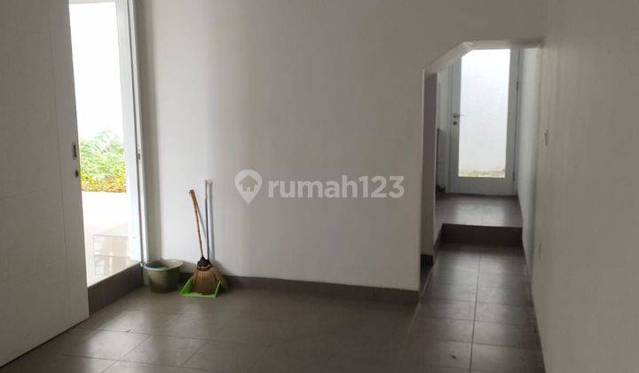 DI JUAL RUMAH 2 LANTAI BELUM PERNAH PAKAI GREEN LAKE CITY 2