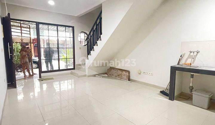 DI SEWAKAN RUMAH 2 LANTAI SANGAT BAGUS UNIT READY 2