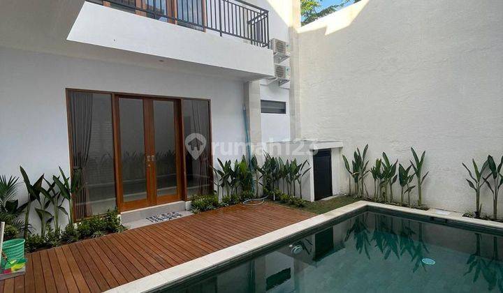 Villa  Semi Furnished Baru SHM - Sertifikat Hak Milik di Munggu Rumah 1