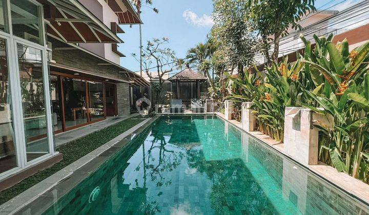  Rumah Villa  Furnished Bagus SHM - Sertifikat Hak Milik di Seminyak 1