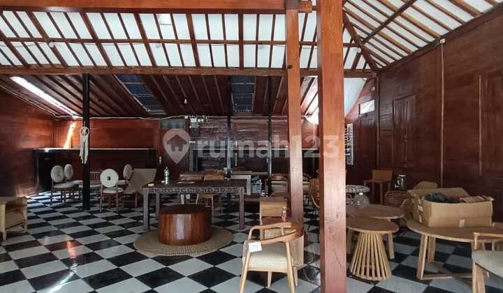 Store for Rent in Kerobokan Kaja 350.0 m² Furnished Freehold Certificate 2