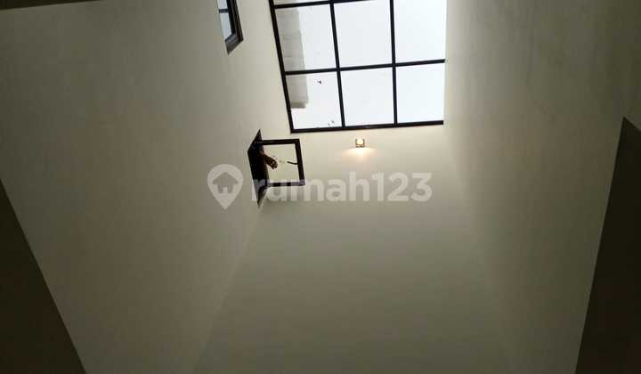 Dijual Rumah Brand New Mewah Metland Puri Clemantis - 5 Kamar Tidur, Lokasi Strategis 2