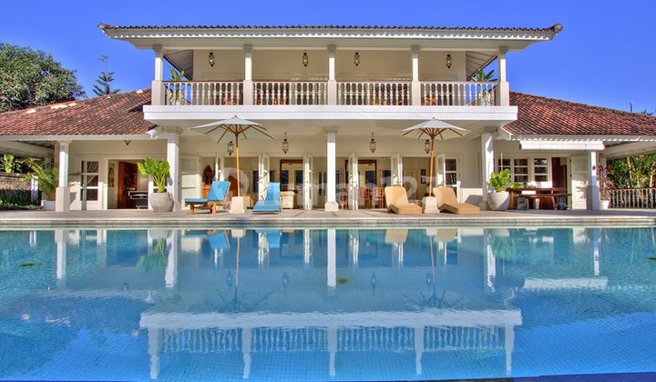 Luxury 4-Bedroom Colonial Estate With River & Panoramic Green Views - Near Tanah Lot, Tabanan