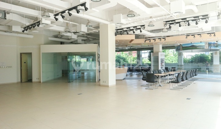 Gedung ex showroom di denpasar bali 15