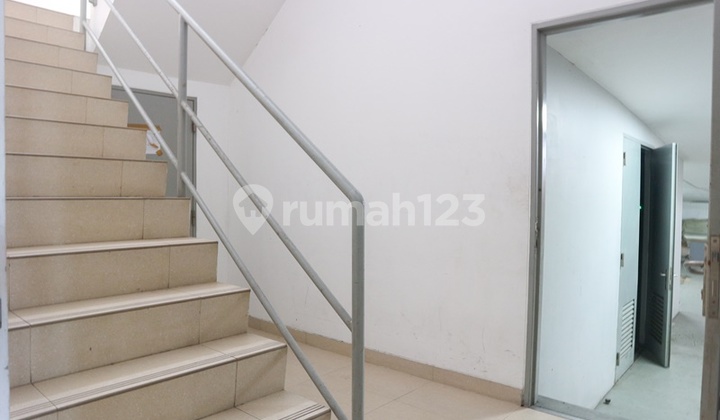 Gedung ex showroom di denpasar bali 17