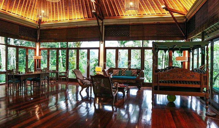 Riverfront Villa in Ubud 1