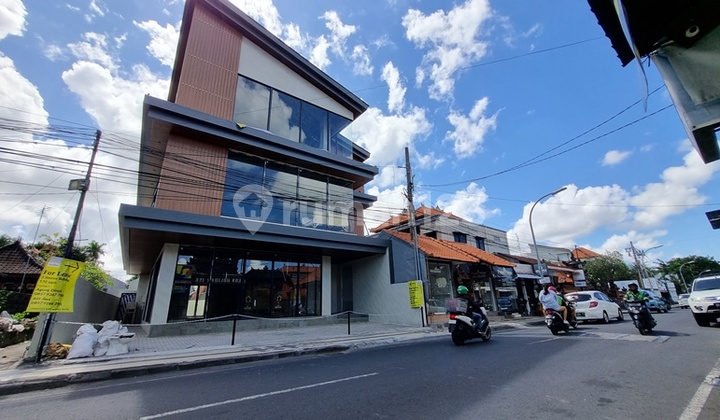 LOKAS PREMIUM!! GEDUNG BESAR 3 Lantai Dekat Seminyak Kerobokan 2