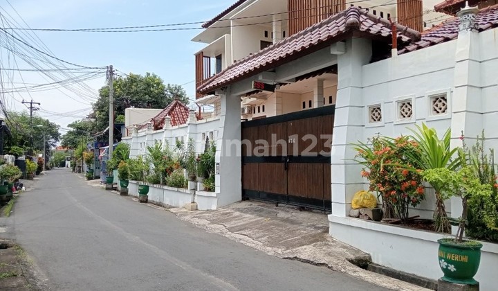 Wide Access!! Large House in Teuku Umar Center, Near Hospital, Cafe, etc.