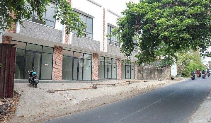 SOLD 4 UNITS!! THERE ARE 4 NEW UNITS ON THE MAIN STREET OF UMALAS, NEAR CANGGU & PETITENGET 1