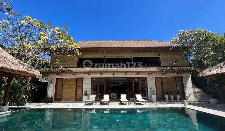 Dekat Pantai!! Villa Tropical Dg Lokasi Premium Batu Belig, Petitenget 1