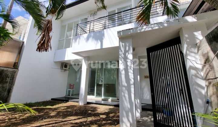 LOKASI CANTIK!! Rumah Modern di KOMPLEK SUNSET GARDEN, Kuta 2