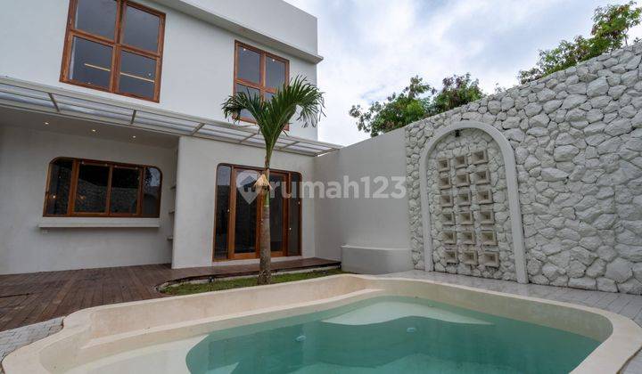 Rumah Tropical Style 2 Lantai Baru Furnished di Pecatu, Badung 1