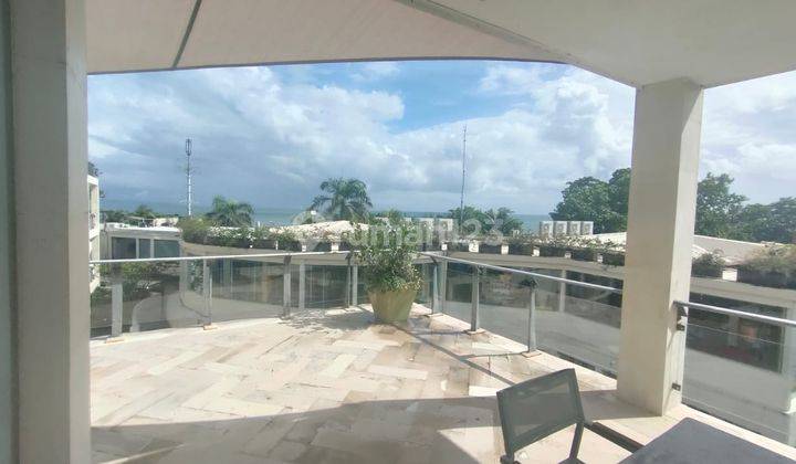2 BR Apartment Furama Seminyak Beachfront, Bali 10
