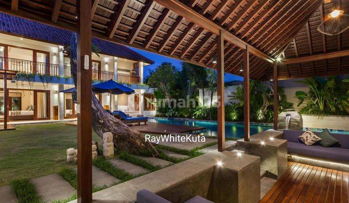 Freehold Villa With A Modern Tropical Designed In Seminyak, Bali 1