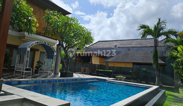 Villa Hak Milik Lokasi Strategis di Kerobokan, Bali 1