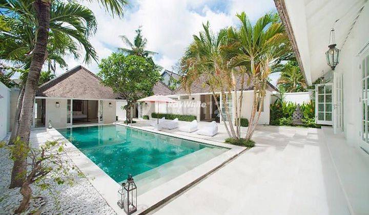 Tropical House Design Villa in Umalas, Bali 1