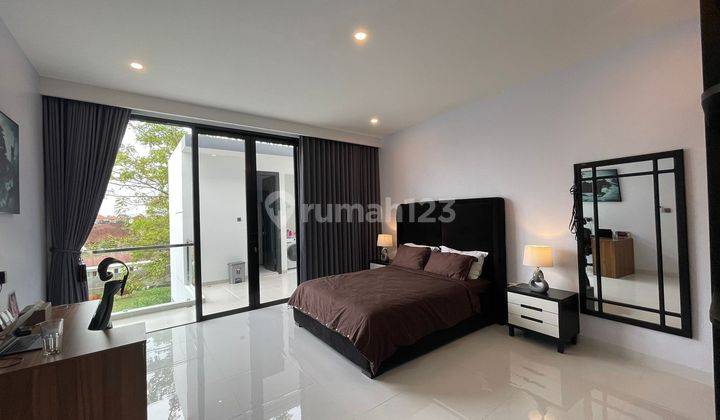 Elegant Classic Modern Villa Located in Padonan Canggu, Bali 2