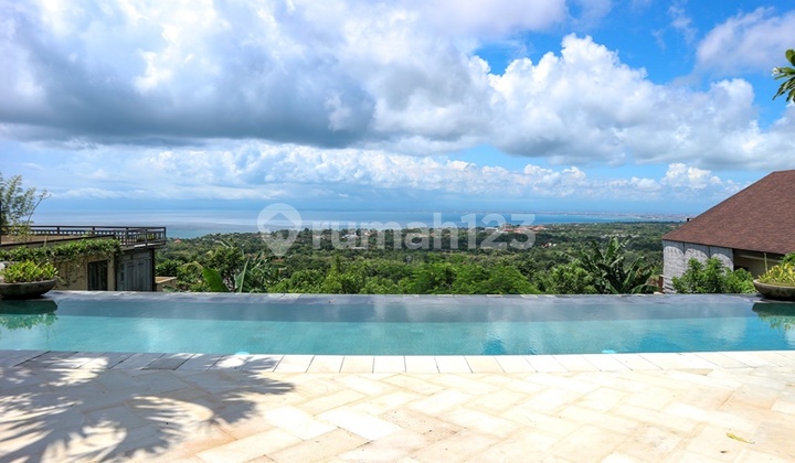 Spacious Villa With Ocean View At Labuan Sait For Sale