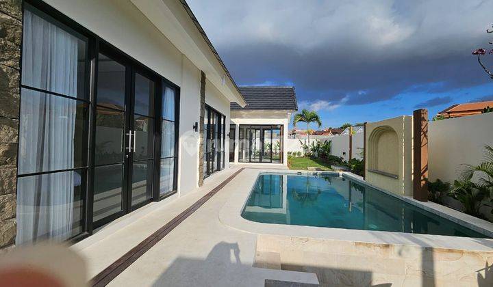 Leasehold Villa Dengan Taman Yang Luas di Kawasan Canggu, Bali 1