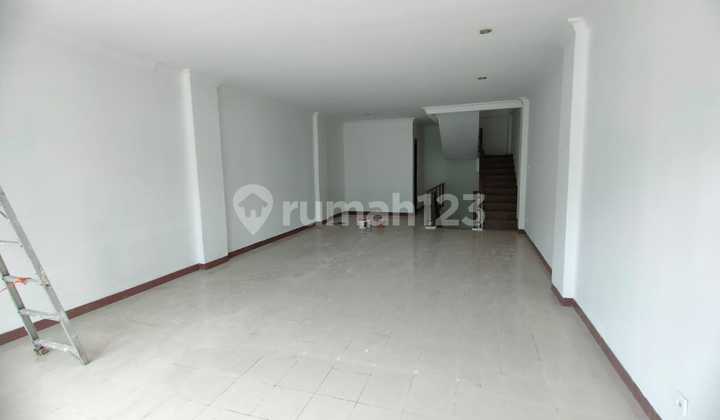 For Sale 3-Storey Shophouse in Dewi Sri, Kuta 2