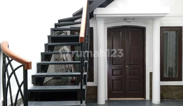 Disewakan Rumah Cantik, Siap Huni, Menteng