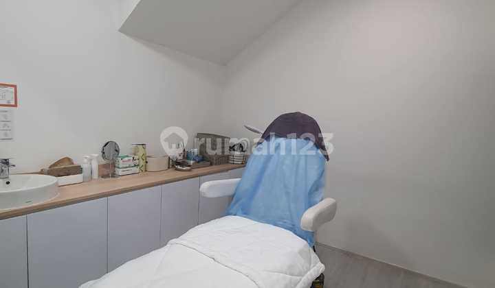 For Rent: Beautiful Shop House, Ready to Occupy, Permata Hijau, Kebayoran Baru. 2