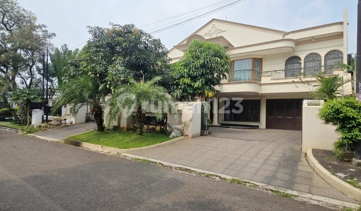 Disewakan Rumah Cantik, Siap Huni, Pool, 2 Lantai Di Pondok Indah
