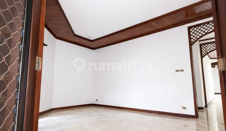 Disewakan Rumah Cantik 1 Lantai Ada Kolam Berenang di Pejaten 2