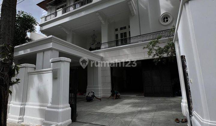 Rumah Jual Cantik 3 Lantai Pool Mega Kuningan Jakarta Selatan 1