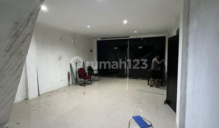 For Sale & For Rent 3 Strategic and Busy Shophouses, Land Area 755m2 in Depok //1025 2