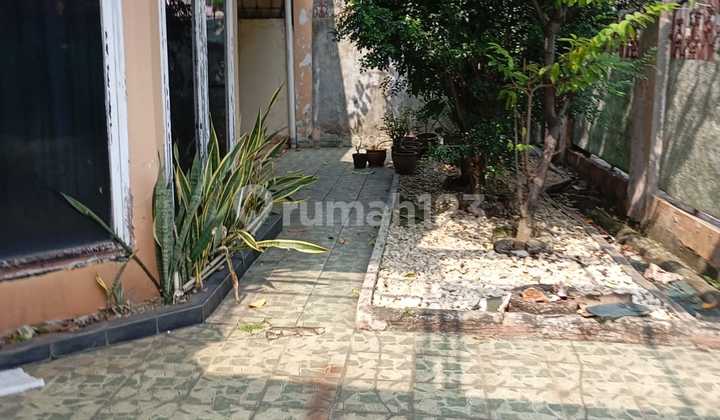 Dijual rumah di lingkungan asri LT 341 m2 Dijual rumah di lingkungan asri LT 341 m2