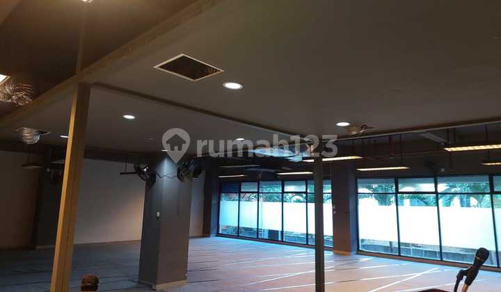 For Rent: Commercial Space in Mampang Prapatan, South Jakarta // 09.25 For Rent: Commercial Space in Mampang Prapatan, South Jakarta // 09.25