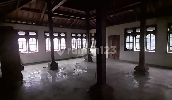 Di Jual Gedung Mewah Dan Tradisional 2Lt/LT305m2/LB400m2//10.25 Di Jual Gedung Mewah Dan Tradisional 2Lt/LT305m2/LB400m2//10.25