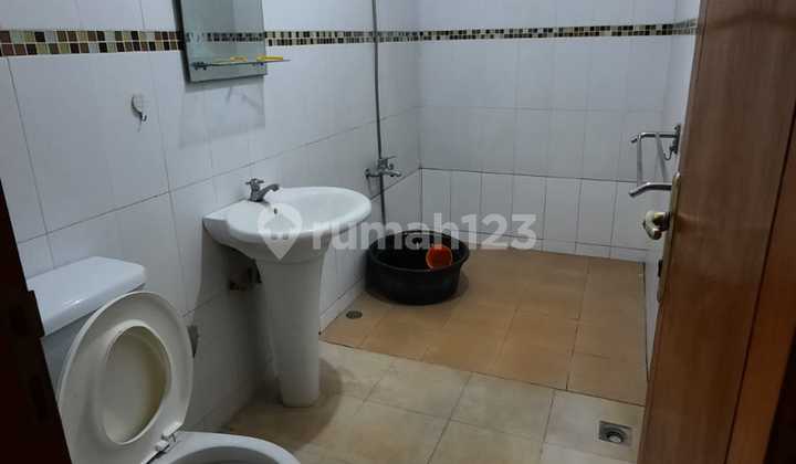 Dijual Rumah Bagus Furnished Luas 160m SHM Pondok Kelapa, Jakarta Timur 2