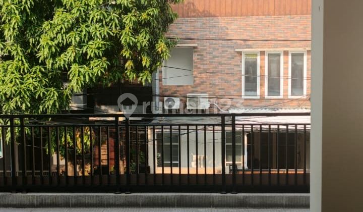 Rumah 2 Lantai Pondok Indah Lokasi Stategis 2