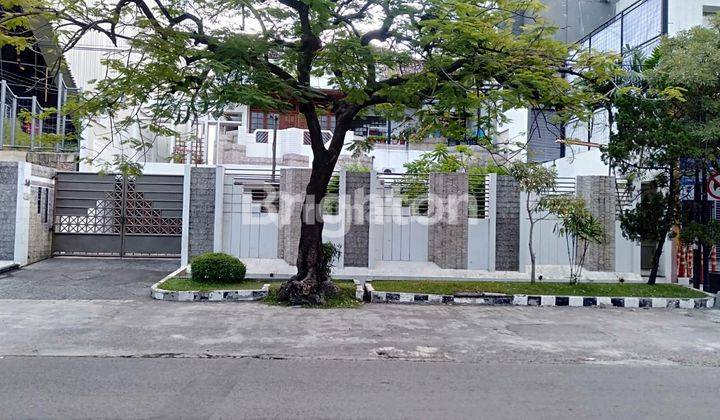 Rumah Tengah Kota Di jalan Utama 1