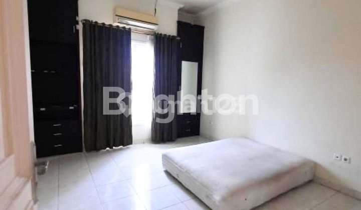 Siap pakai terawat Tenggilis 2 lantai furnish