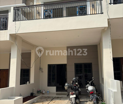Rumah Dua Lantai Bagus Siap Huni di Tembalang A5412 1