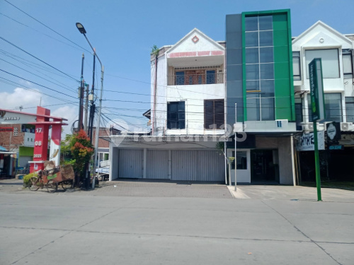 Three-Storey Corner Ruko Ready for Occupancy in West Semarang A3722 1