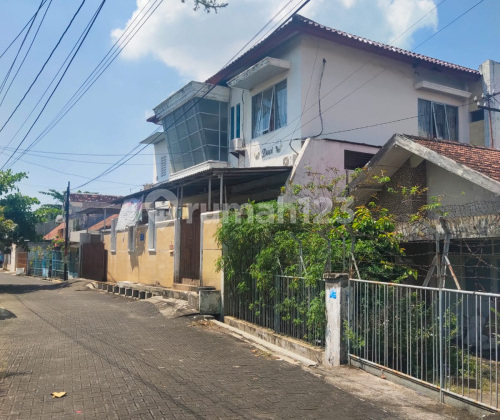 Rumah Dua Setengah Lantai Strategis di Semarang Tengah A5469 1