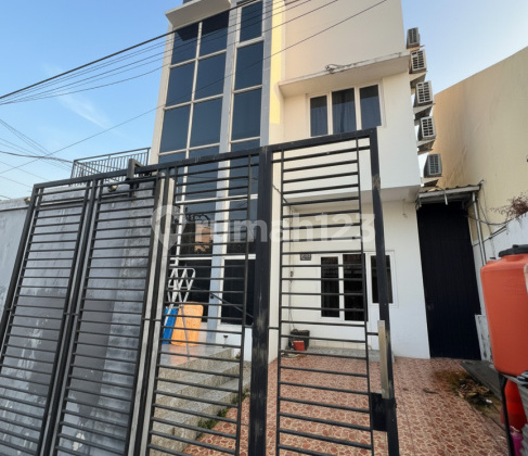 Rumah Siap Huni Tiga Lantai Di Semarang Utara A4862 1