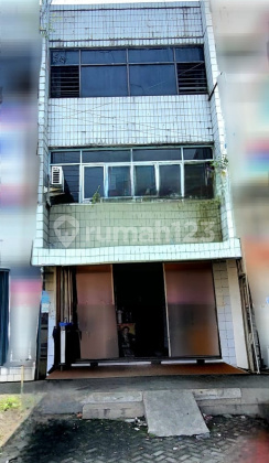 Three-Story Ready-to-Use Shop House in North Semarang A5297 1